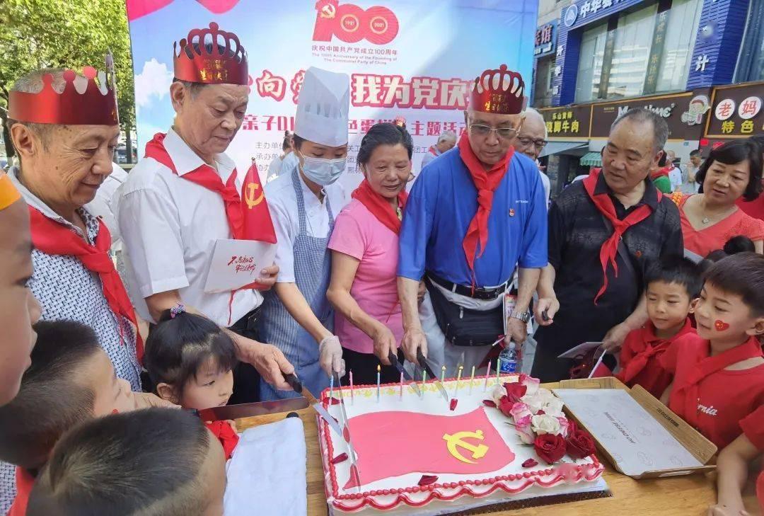 鹤壁示范公安：粗心家长忘接学生，暖心民警护送回家